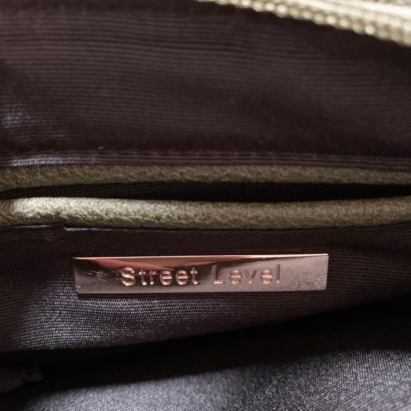 Street Level - Green Leather Crossbody Bag - Picture 6 of 8